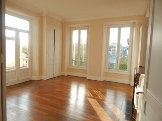  Appartement à louer 6 pièces 142 m²