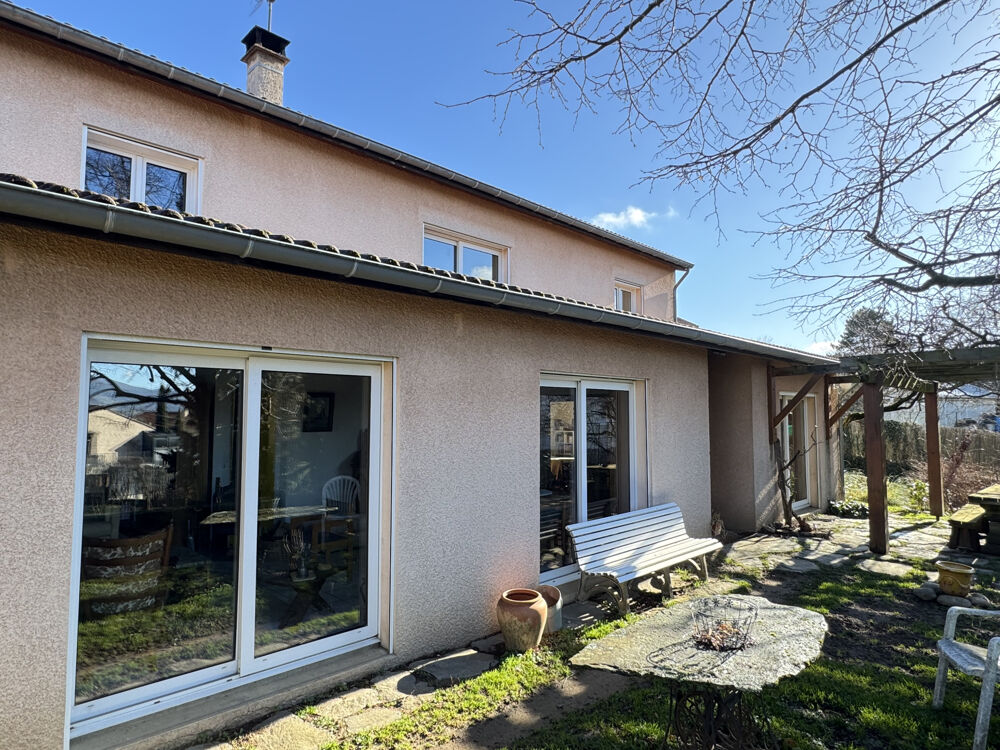 DAVEZIEUX VILLA DE 178 M2 HABITABLES SUR 1334 M2 TERRAIN CLOS