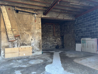  Parking / Garage  vendre 85 m