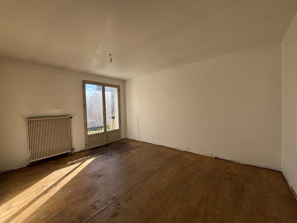Vente Appartement Appartement T4 de 101 m2 avec balcon à rénover Annonay
