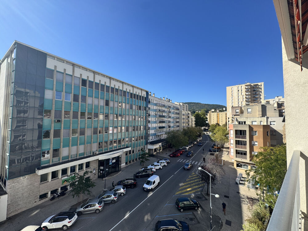 Appartement T3 traversant avec ascenseur