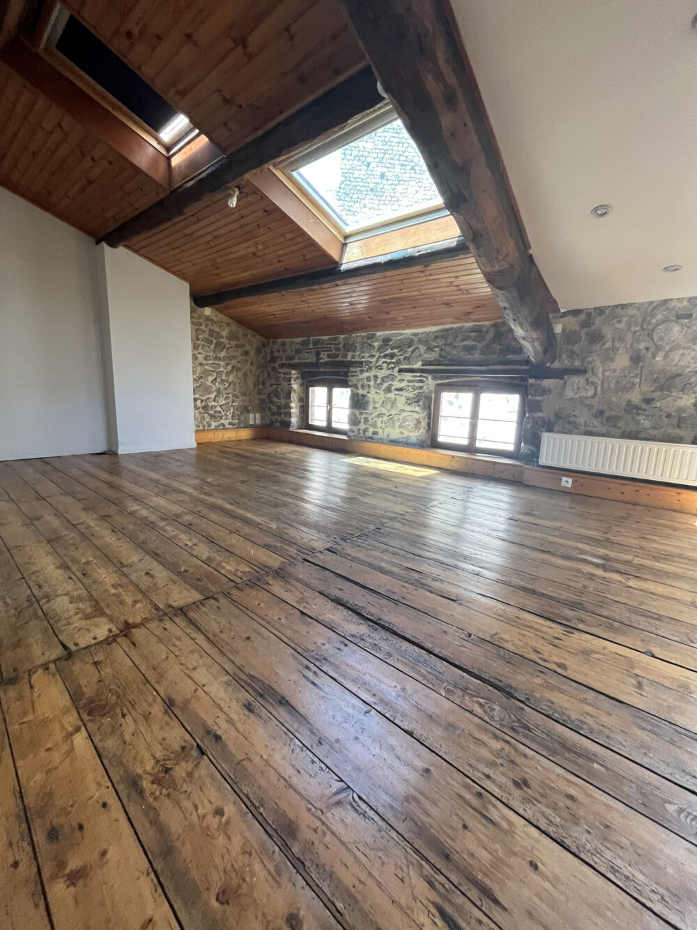 BEL APPARTEMENT ANCIEN DERNIER ETAGE RUE DE FONTANES ANNONAY