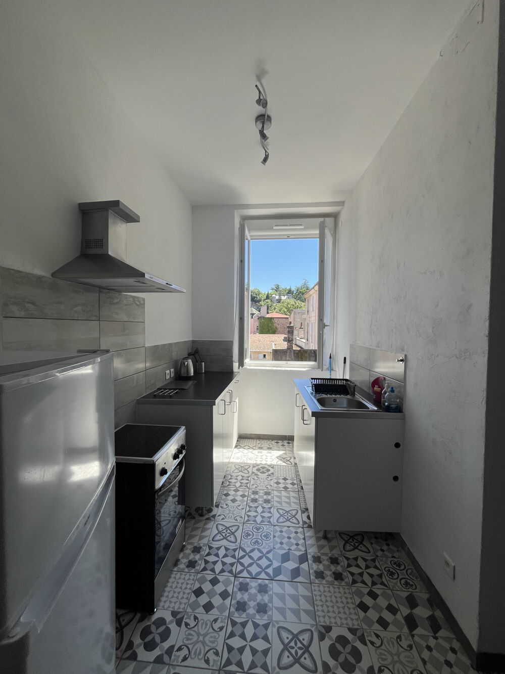 Location Appartement studio meublé proche de la place des Cordeliers Annonay