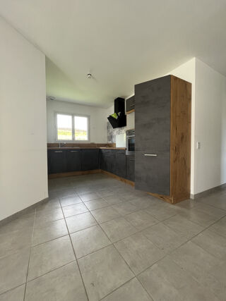  Maison à louer 4 pièces 82 m²