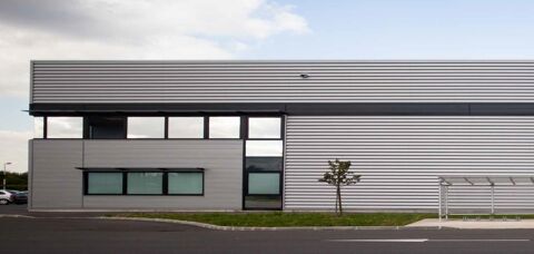   Location / Local industriel - 606 m 