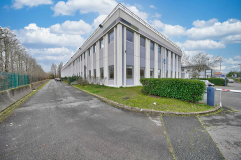 DATA IMMO vous présente à Lisses, 673 m² d'activité <... 6730 91090 Lisses