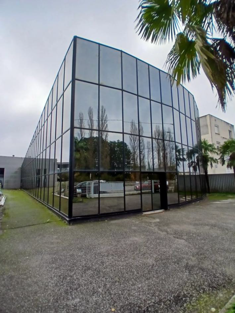 DATA IMMO vous présente à Coignières, 640 m² d'activi... 6667 78310 Coignires