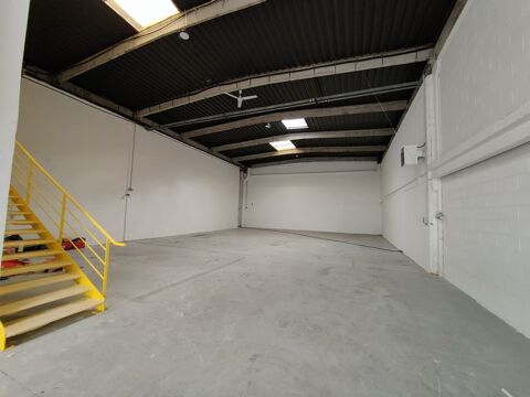   Location / Local industriel - 323 m 
