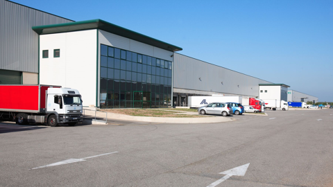 DATA IMMO vous propose à Miramas, 6750.55 m² d'activi... 39378 13140 Miramas
