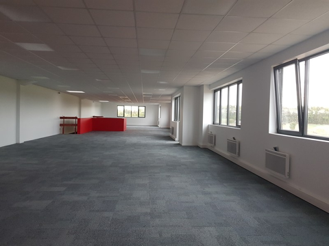   Location / Local industriel - 704 m 