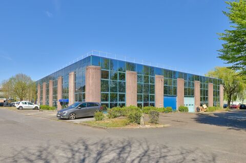   Location / Local industriel - 1067 m 