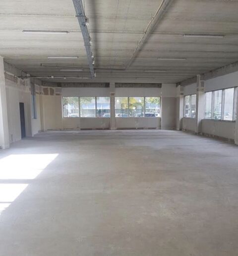   Location / Local industriel - 1056 m 