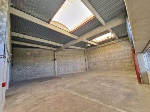 DATA IMMO vous présente à Poissy, 535 m² d'activité <... 4458 78300 Poissy