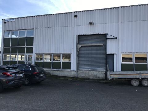   Location / Local industriel - 818 m 