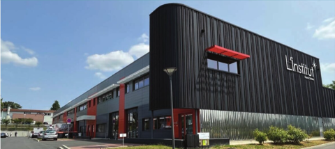 DATA IMMO vous propose à Palaiseau, 707 m² d'activité... 7954 91120 Palaiseau
