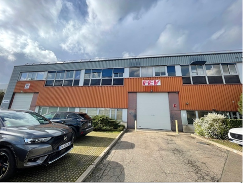 DATA IMMO vous présente à Trappes, 1724 m² d'activité... 14223 78190 Trappes