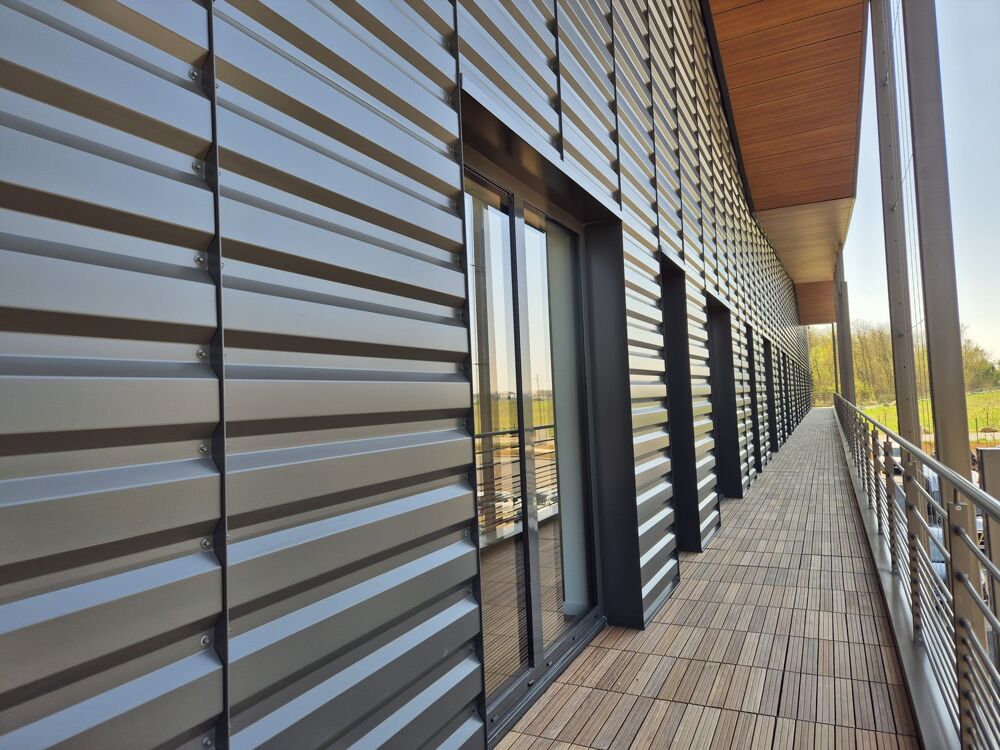   Location / Local industriel - 2373 m 