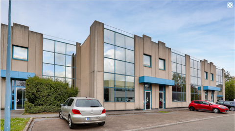 DATA IMMO vous présente à La verriere, 642 m² d'activ... 5725 78320 La verriere