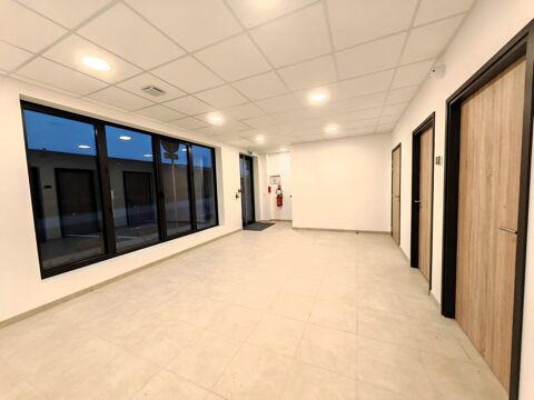   Location / Local industriel - 952 m 