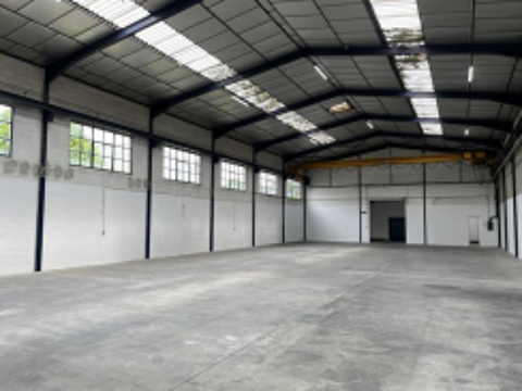   Location / Local industriel - 670 m 
