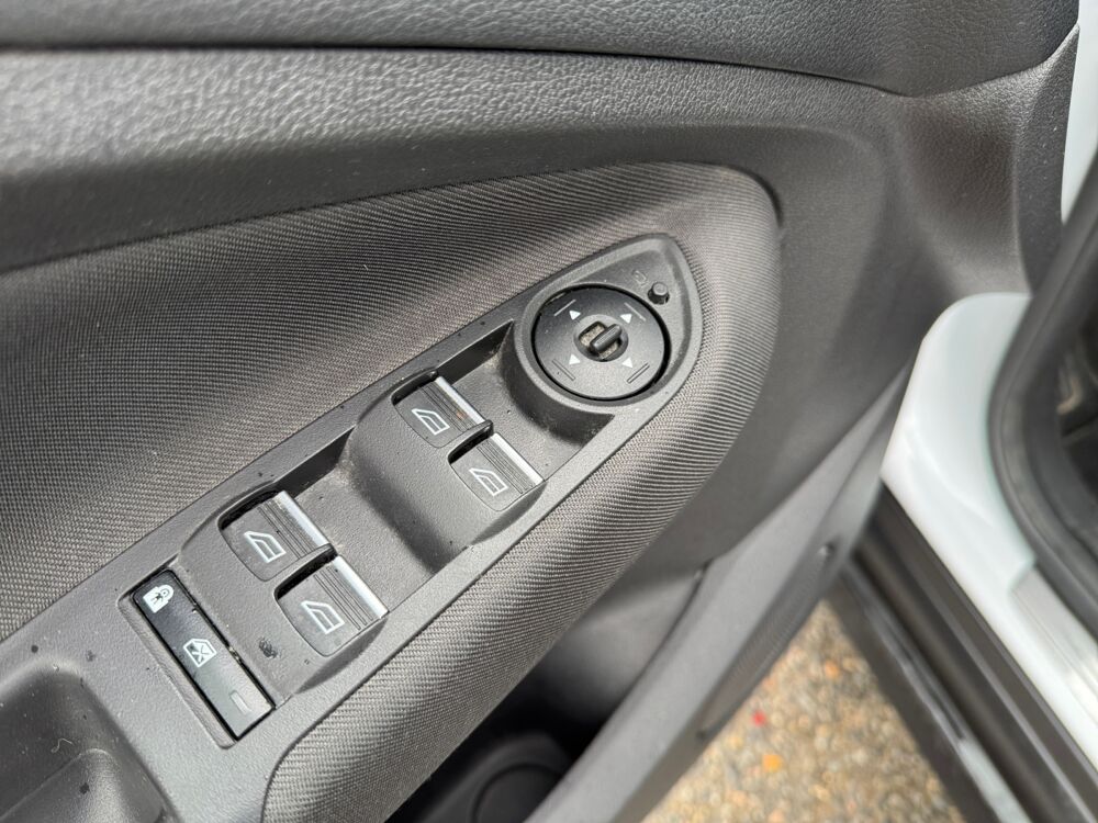 C-max Ford C-MAX II 1.0 EcoBoost 125ch Stop&Start Titanium 2015 occasion 45750 Saint-Pryv&eacute;-Saint-Mesmin