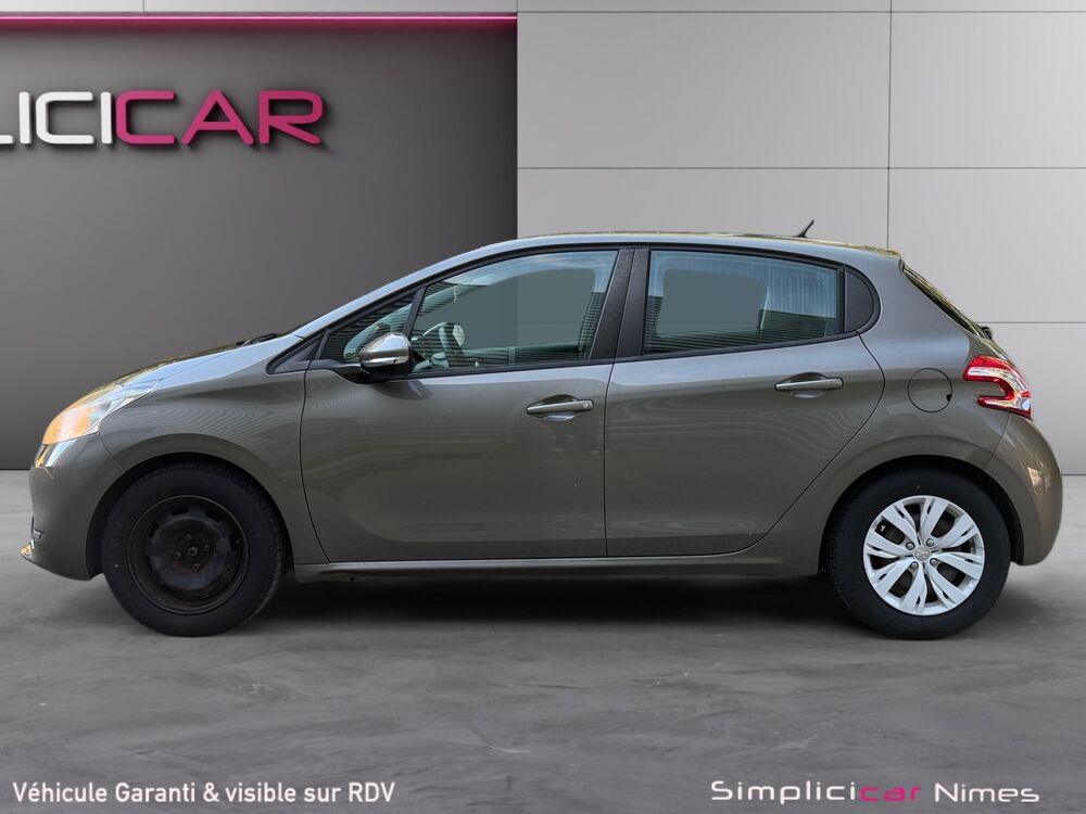 208 1.4 HDI 68 Active 2013 occasion 30900 Nimes