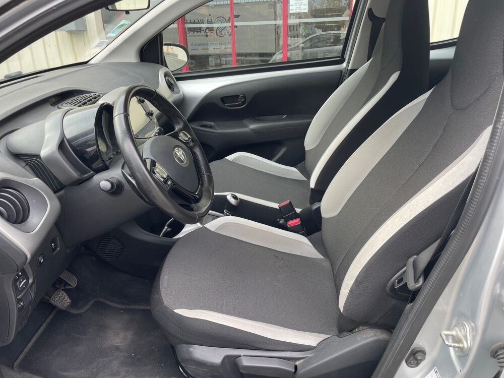 Aygo 1.0 VVT-i 69ch x-play x-shift 5p 2016 occasion 17200 Saint-Sulpice-de-Royan
