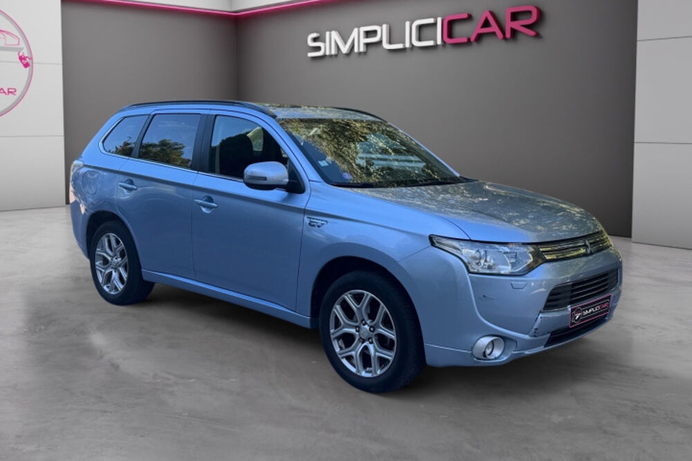 Outlander PHEV TWIN MOTOR INVITE 4WD 2014 occasion 13600 La Ciotat