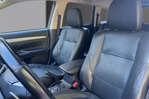 Outlander PHEV TWIN MOTOR INVITE 4WD 2014 occasion 13600 La Ciotat