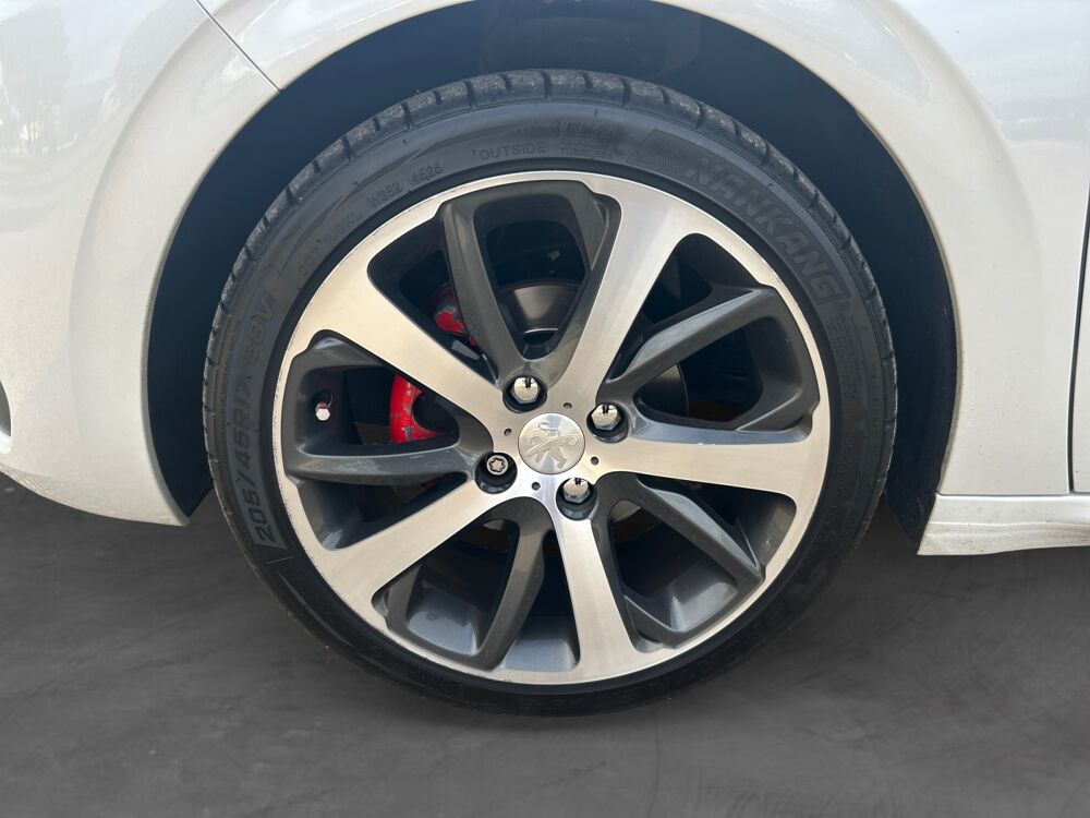 208 PEUGEOT 1.6 BLUE HDI 120 FELINE 2015 occasion 27000 &Eacute;vreux