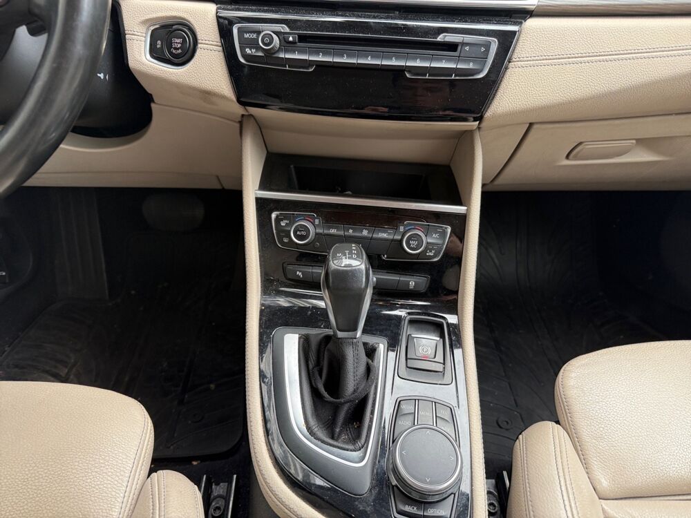 Serie 2 TOURER 220D XD M Sport 2016 occasion 93100 Montreuil