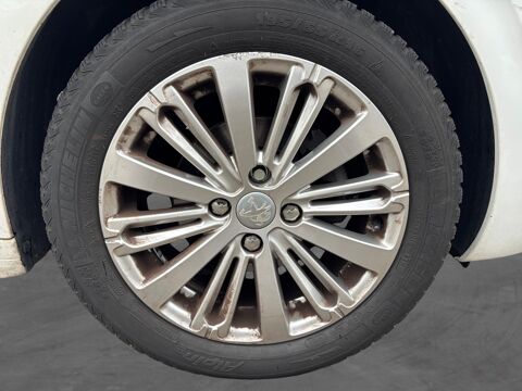 208 Allure 2015 occasion 69730 Genay
