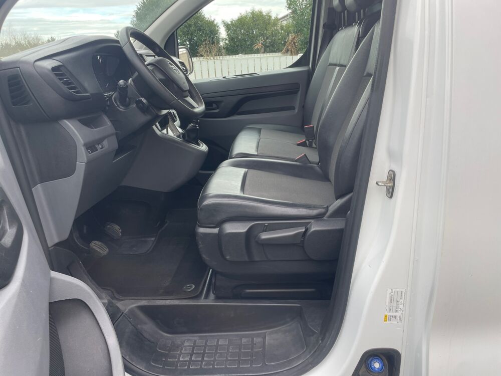 Vivaro L2 Standard 1.5 D 120ch Pack Clim TVA RECUP 2020 occasion 17200 Saint-Sulpice-de-Royan