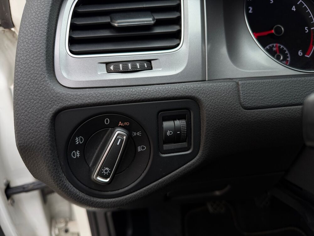 Golf 1.6 TDI 110 LOUNGE 2015 occasion 30900 Nimes