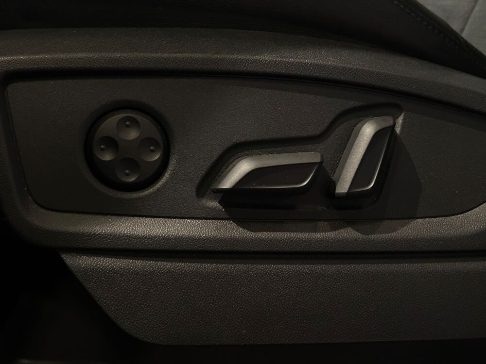 Q5 SB 55 TFSI-E 367 QUATTRO S LINE BLACK EDITION S TRONIC P2 2023 occasion 73290 La Motte-Servolex