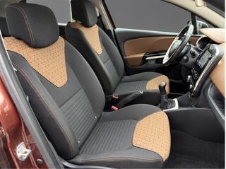 Clio LIMITED 2013 occasion 83210 La Farl&egrave;de