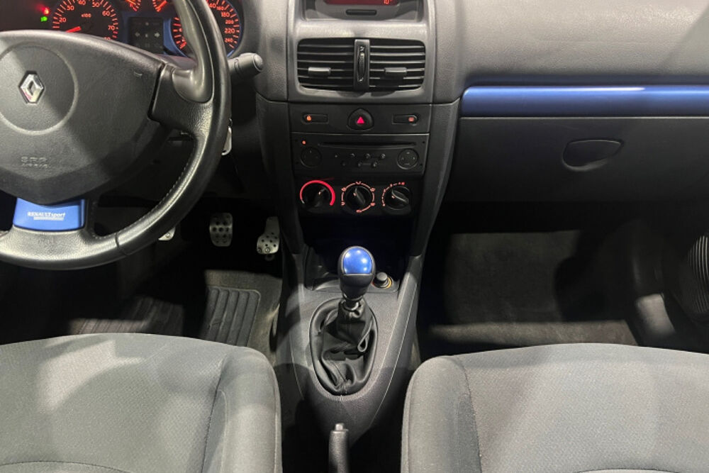 Clio II (2) 2.0 16S 172 RS 3P 2002 occasion 69530 Brignais