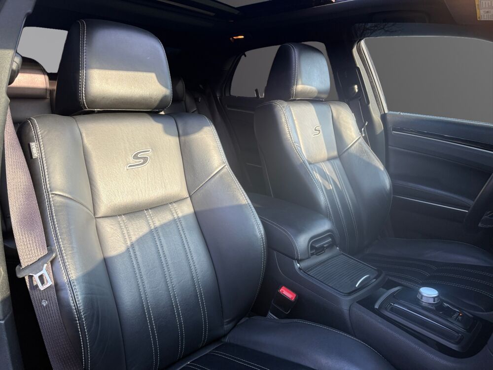 300C 5.7 Hemi V8 BVA8 2017 occasion 14320 Saint-Andr&eacute;-sur-Orne