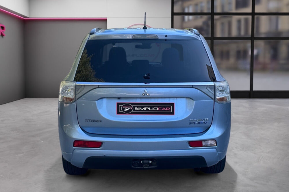 Outlander PHEV TWIN MOTOR INVITE 4WD 2014 occasion 13600 La Ciotat
