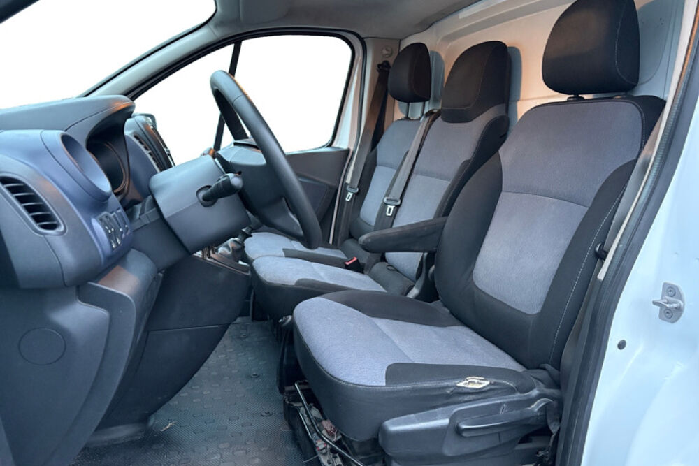Vivaro F2700 L1H1 1.6 CDTI 95 ECOFLEX PACK CLIM + 2017 occasion 78480 Verneuil-sur-Seine
