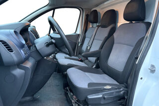 Vivaro F2700 L1H1 1.6 CDTI 95 ECOFLEX PACK CLIM + 2017 occasion 78480 Verneuil-sur-Seine