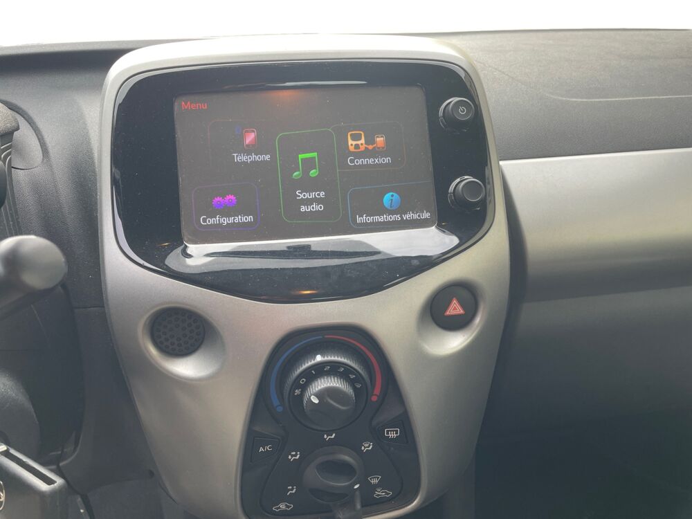 Aygo 1.0 VVT-i 69ch x-play x-shift 5p 2016 occasion 17200 Saint-Sulpice-de-Royan