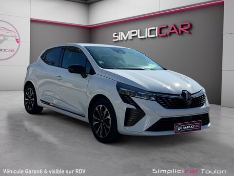 Renault Clio 1.6 E-TECH 145 TECHNO 2023 occasion La Farl&egrave;de 83210
