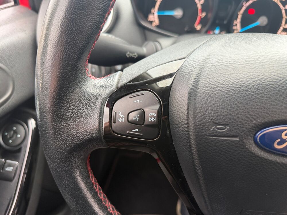 Fiesta RED EDITION 2015 occasion 30900 Nimes