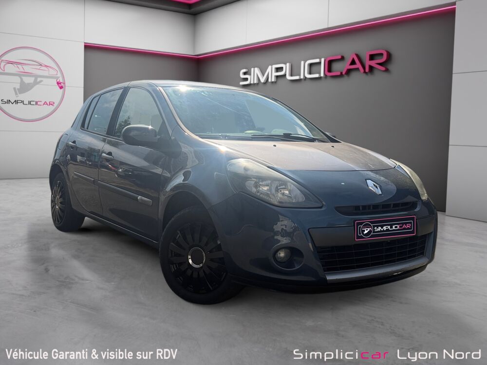 Clio RENAULT CLIO 3 Phase 2 68cv EDITION 1.5DCI 70 2009 occasion 69730 Genay