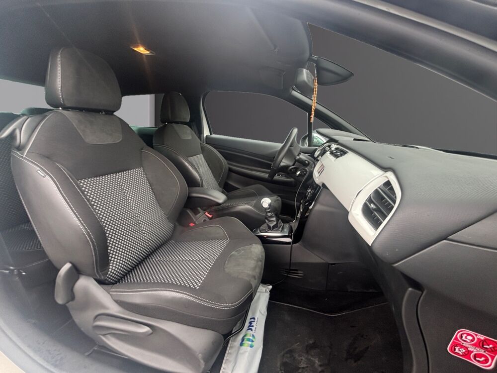 DS3 1.6 THP 150 MATIERE GRISE 2010 occasion 25410 Saint-Vit