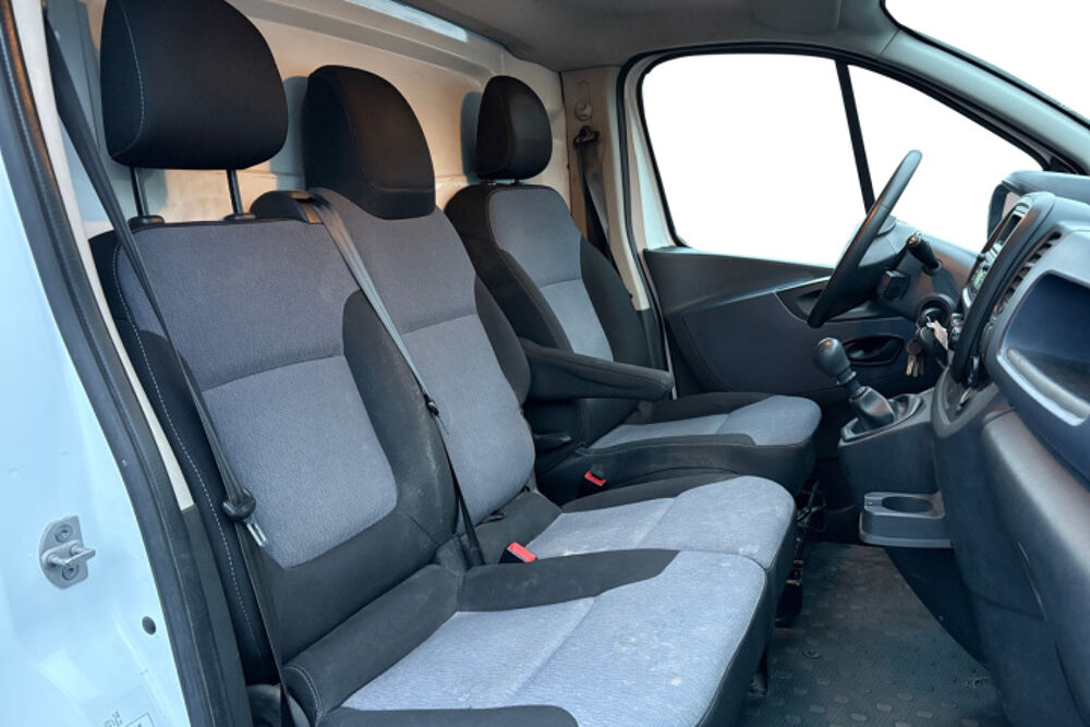Vivaro F2700 L1H1 1.6 CDTI 95 ECOFLEX PACK CLIM + 2017 occasion 78480 Verneuil-sur-Seine