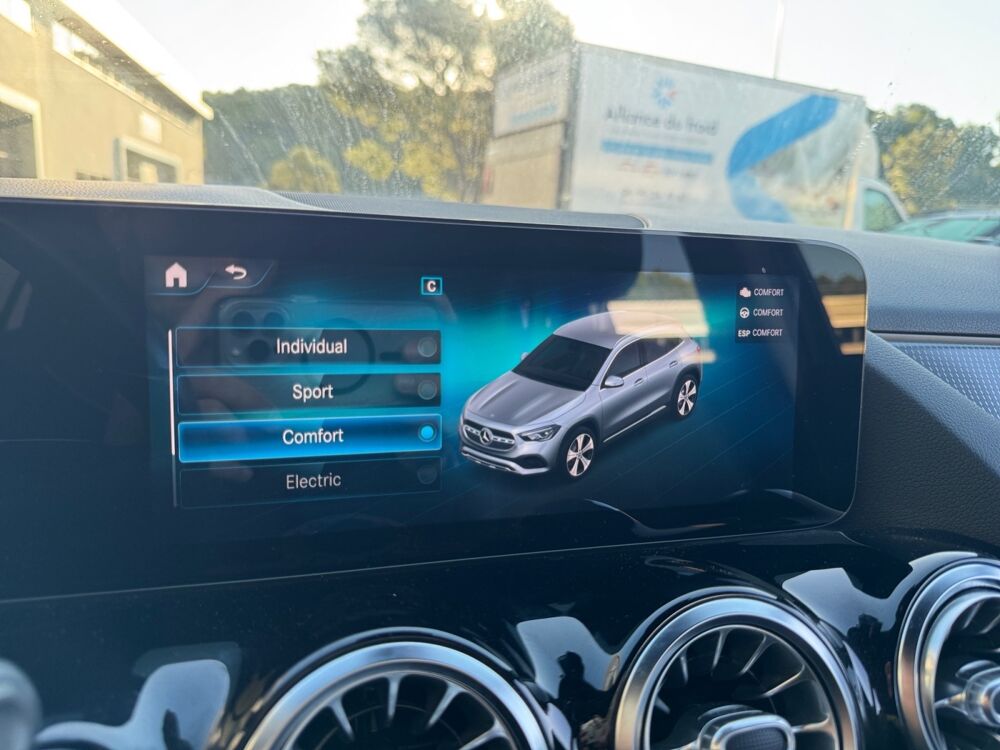 Classe GLA GLA 250 E PROGRESSIVE LINE DCT 2020 occasion 13600 La Ciotat
