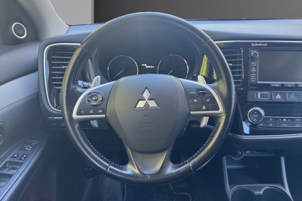 Outlander PHEV TWIN MOTOR INVITE 4WD 2014 occasion 13600 La Ciotat