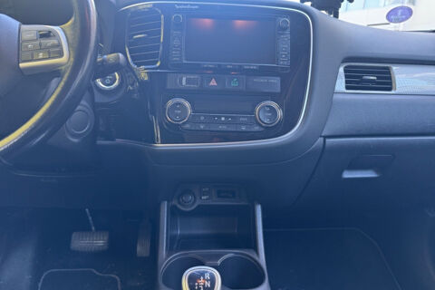 Outlander PHEV TWIN MOTOR INVITE 4WD 2014 occasion 13600 La Ciotat